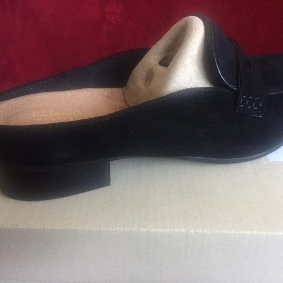 Size 6.5 Clarks Slip On - Picture 4 of 4